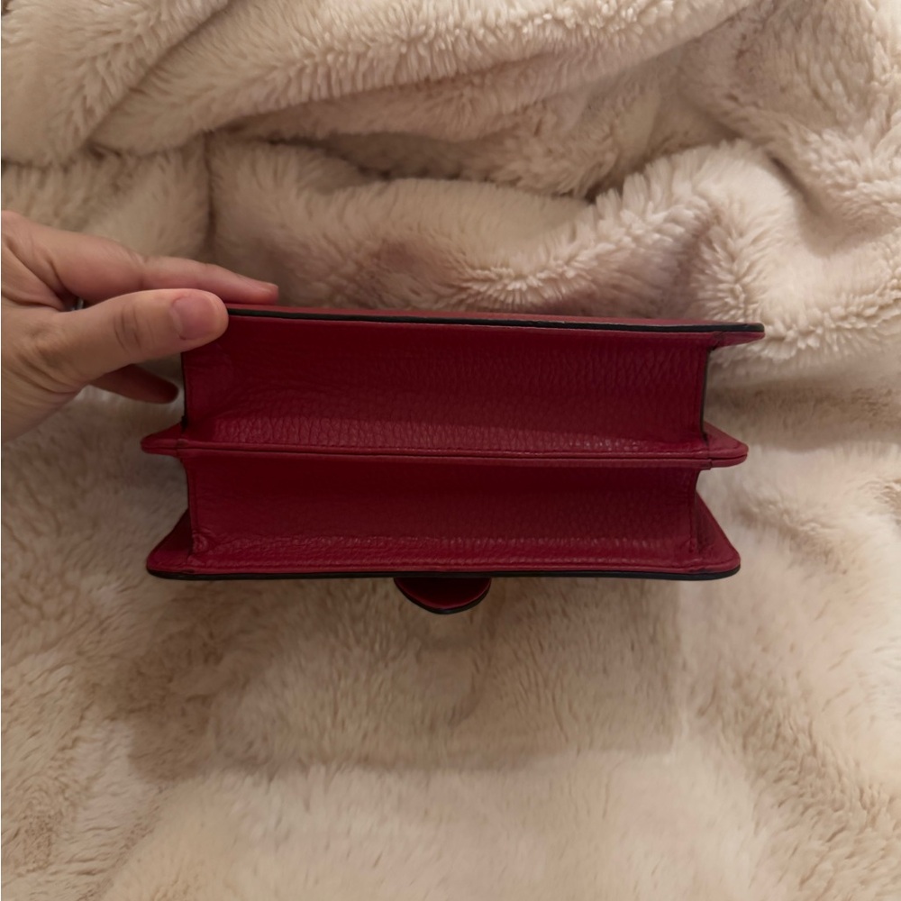 Gucci Red Crossbody Bag with Gold GG Hardware - Picture 2 of 7